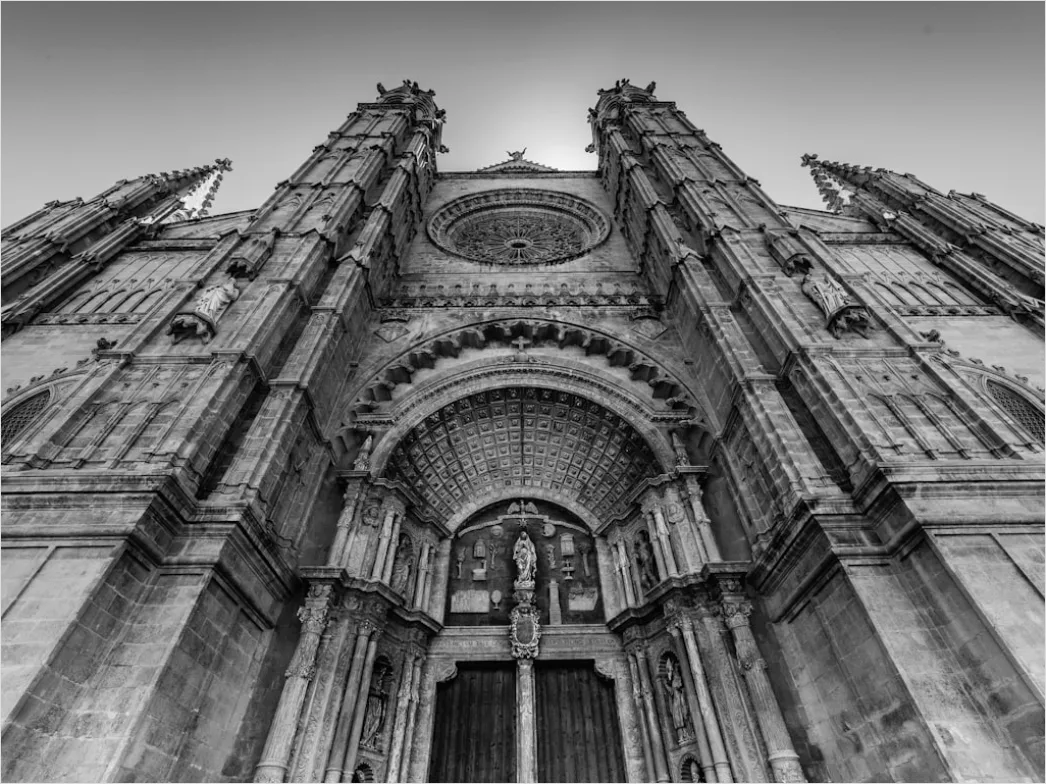 Detail Kathedrale Außenansicht Gotik Spitzen Dramatisch Number 11