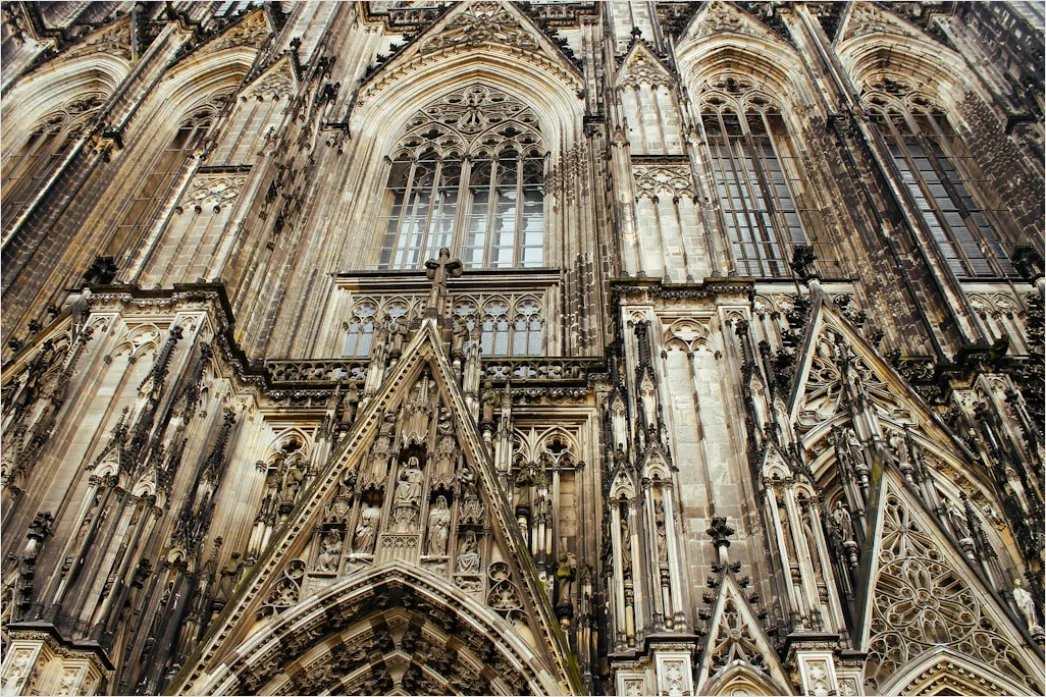 Detail Kathedrale Außenansicht Gotik Spitzen Dramatisch Number 12