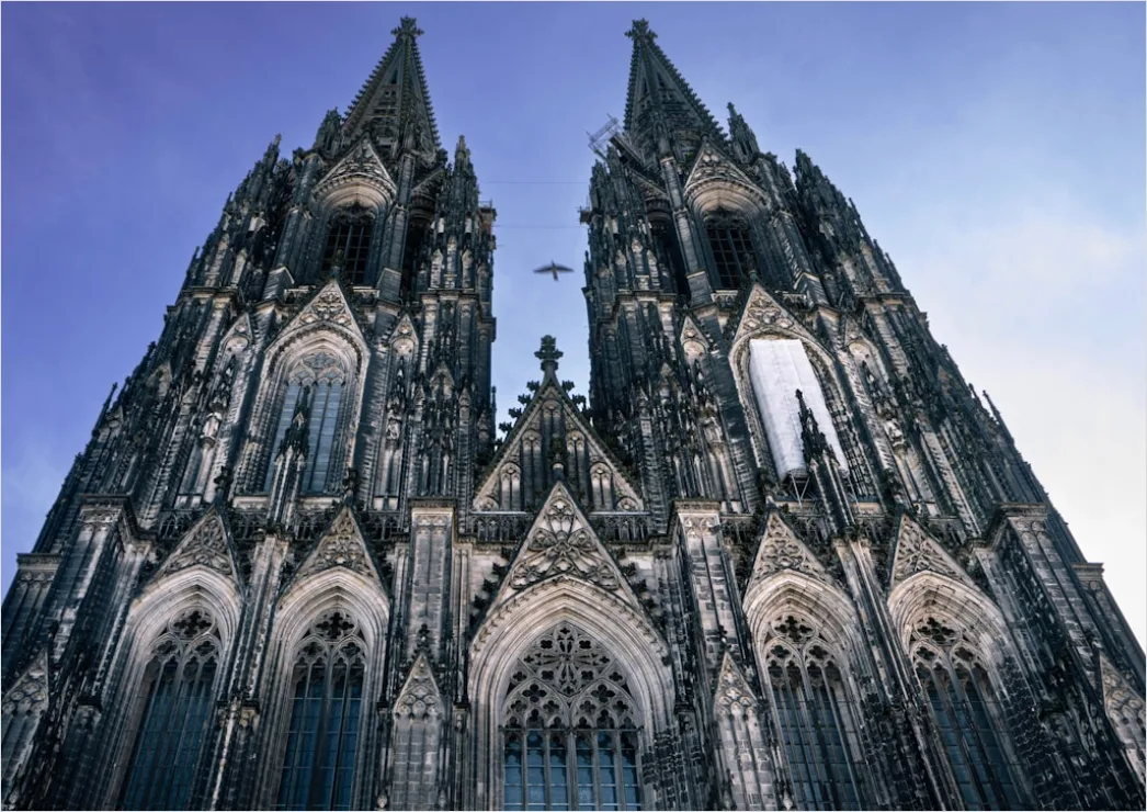 Detail Kathedrale Außenansicht Gotik Spitzen Dramatisch Number 9