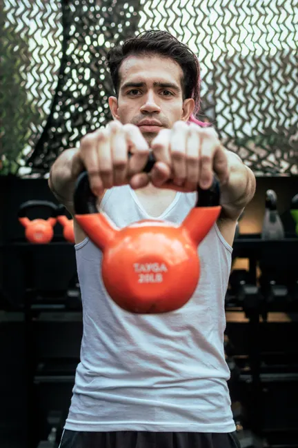 Detail Kettlebell Swing Foto Bewegung Number 5