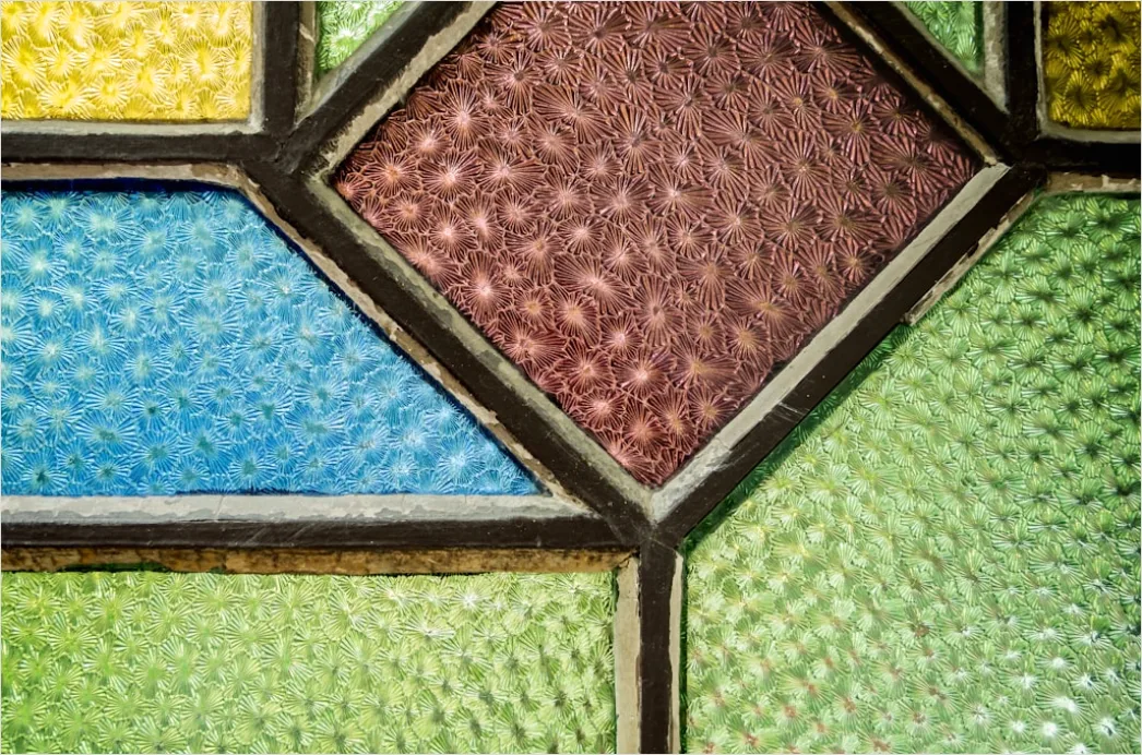 Kirchenfenster Buntglas Detail Nahaufnahme Farben 651e