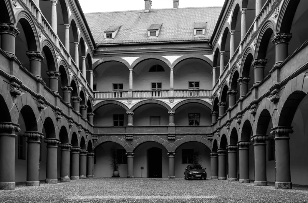 Kloster Innenhof Arkaden Symmetrische Perspektive 4133