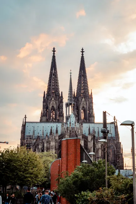 Koelner Dom Aussenansicht Dramatischer Himmel D5f5