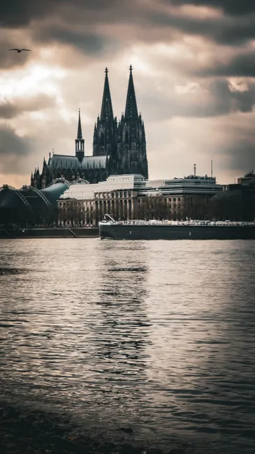 Detail Kölner Dom Außenansicht Dramatischer Himmel Number 2