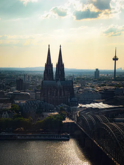 Detail Kölner Dom Außenansicht Dramatischer Himmel Number 11