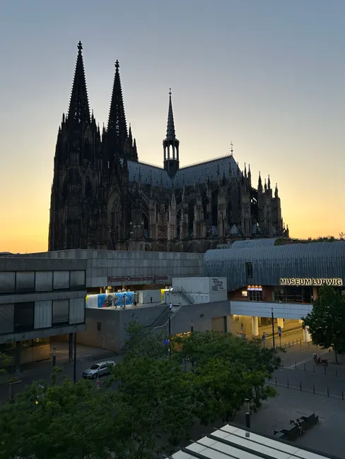 Detail Kölner Dom Außenansicht Dramatischer Himmel Number 14