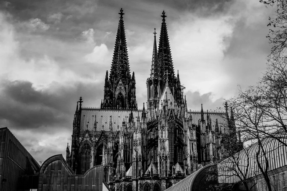 Detail Kölner Dom Außenansicht Dramatischer Himmel Number 16