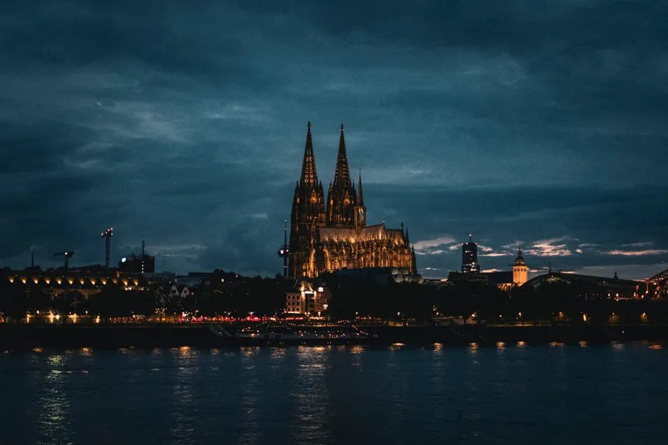 Detail Kölner Dom Außenansicht Dramatischer Himmel Number 3