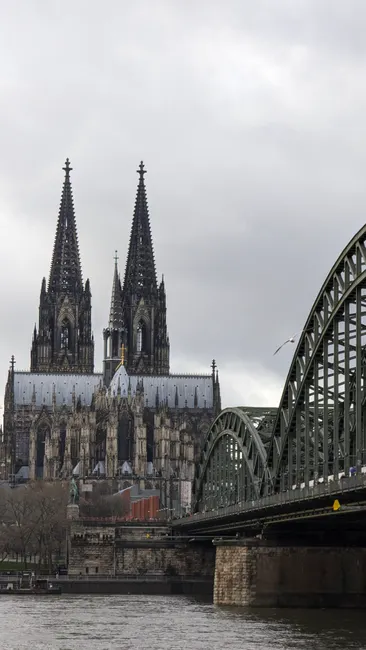 Detail Kölner Dom Außenansicht Dramatischer Himmel Number 5