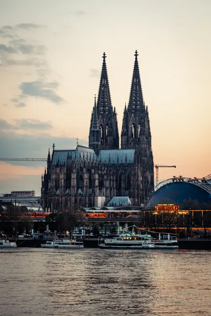 Detail Kölner Dom Außenansicht Dramatischer Himmel Number 10