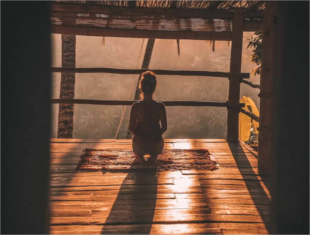 Detail Meditation Silhouette Vor Fenster Morning Light Number 2