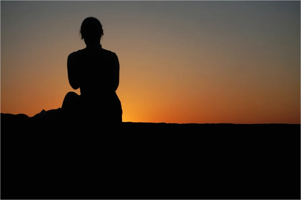Detail Meditation Silhouette Vor Fenster Morning Light Number 14