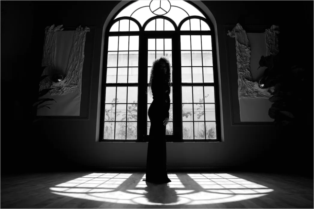 Detail Meditation Silhouette Vor Fenster Morning Light Number 20