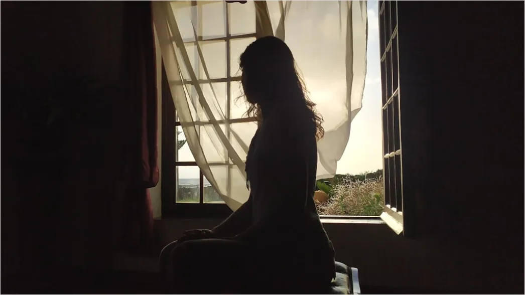 Detail Meditation Silhouette Vor Fenster Morning Light Number 3