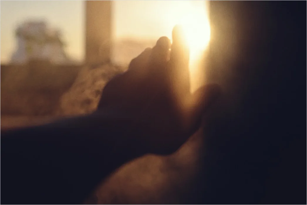 Detail Meditation Silhouette Vor Fenster Morning Light Number 8
