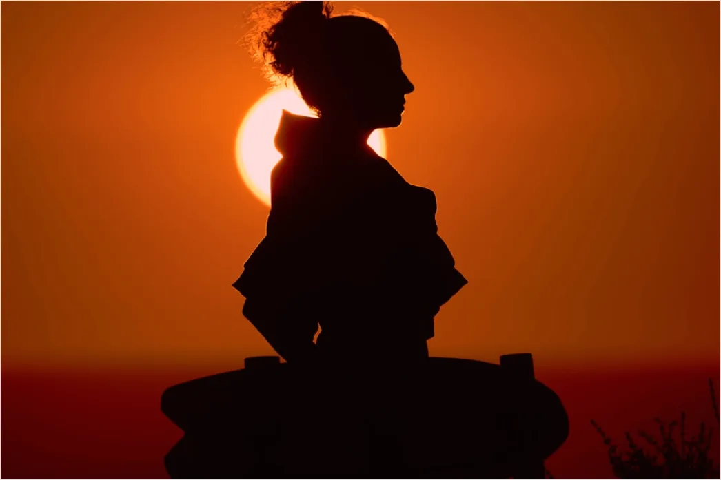 Detail Meditation Silhouette Vor Fenster Morning Light Number 9