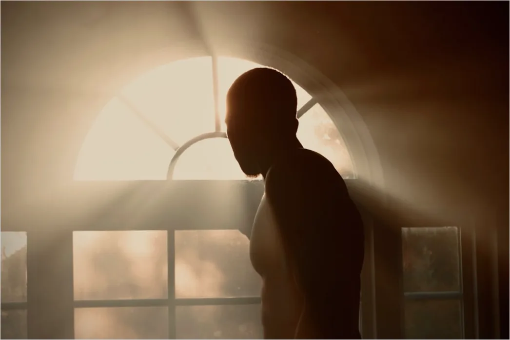 Detail Meditation Silhouette Vor Fenster Morning Light Number 10