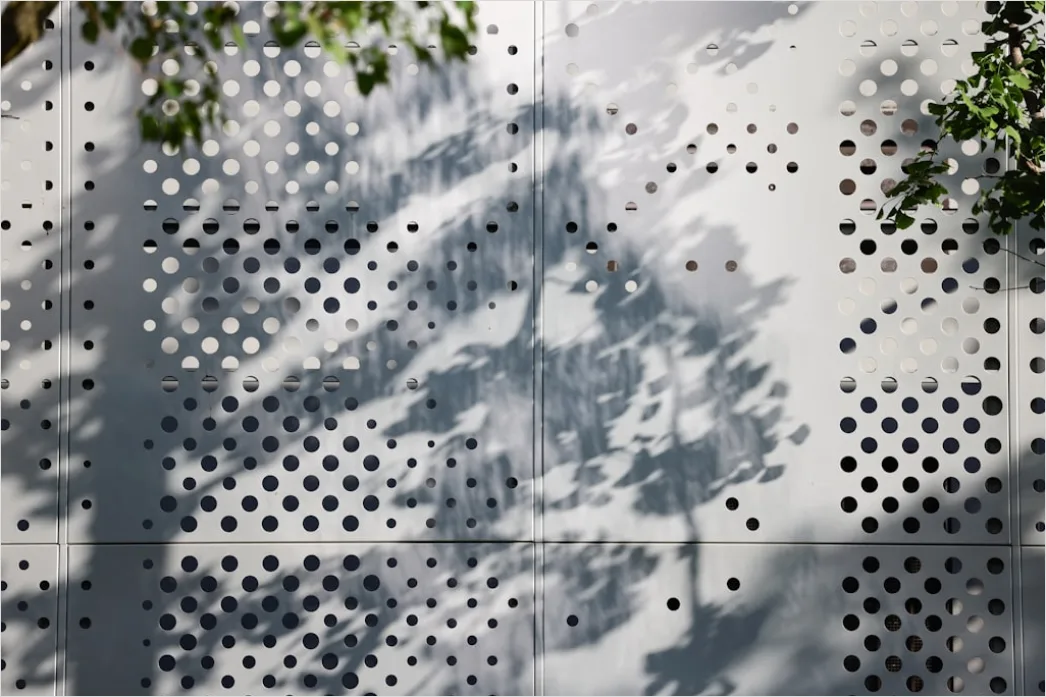 Detail Metallfassade Perforiert Muster Modern Architektur Number 7