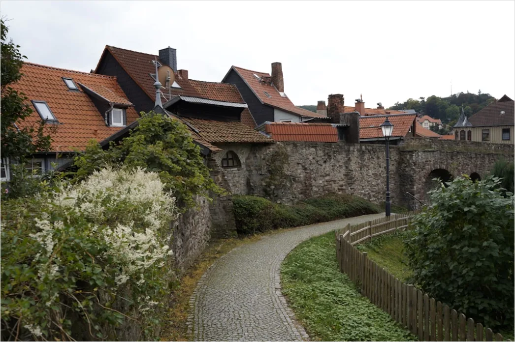 Detail Mittelalterliche Stadtmauer Mit Torbogen Perspektive Number 14