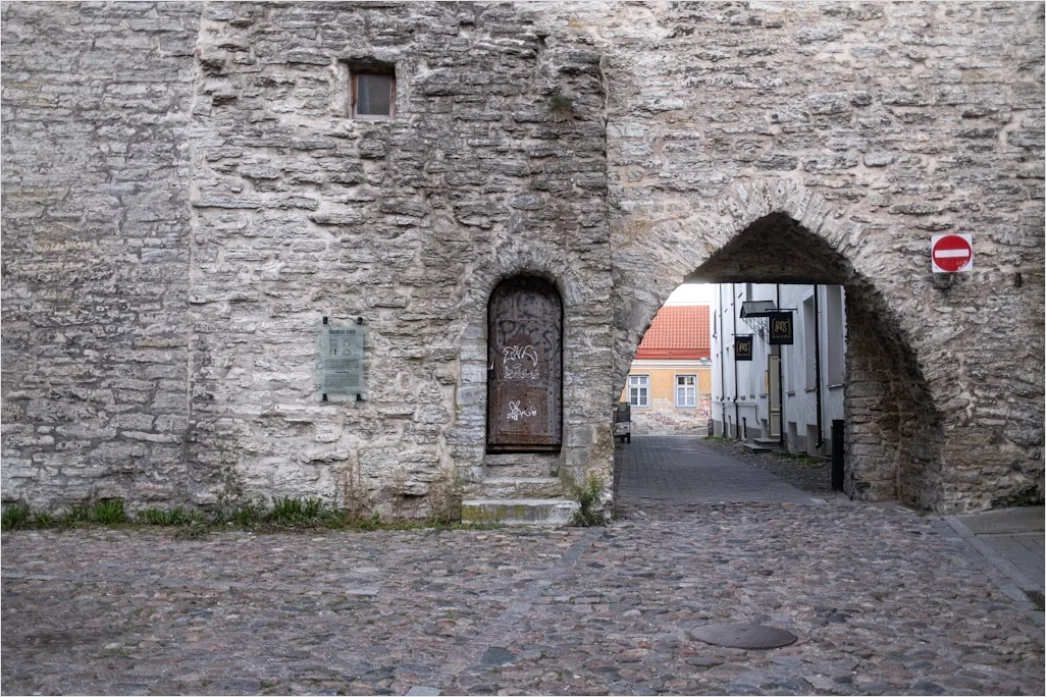 Detail Mittelalterliche Stadtmauer Mit Torbogen Perspektive Number 4