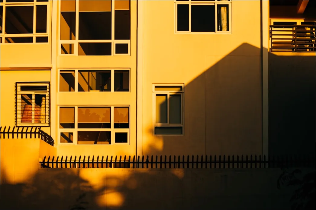 Detail Moderne Wohnanlage Außenansicht Abendlicht Warm Number 17