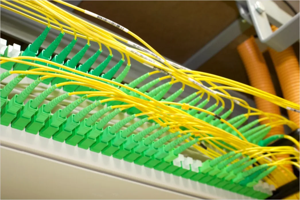 Detail Netzwerk Switch Kabel Patchpanel Nahaufnahme Foto Number 12