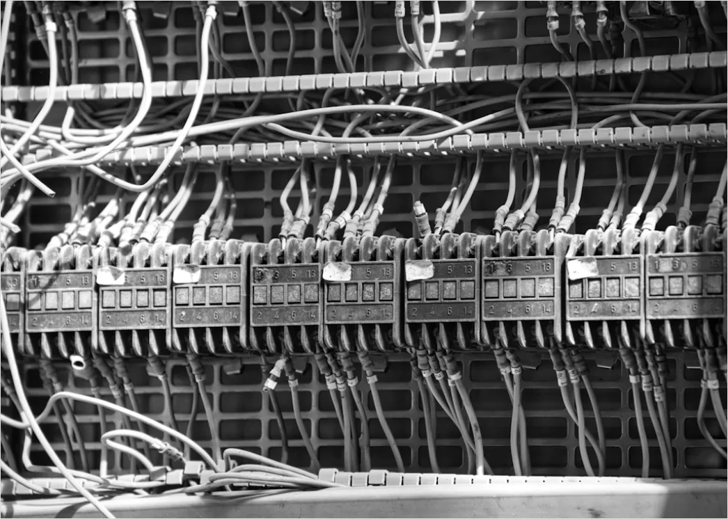 Detail Netzwerk Switch Kabel Patchpanel Nahaufnahme Foto Number 14