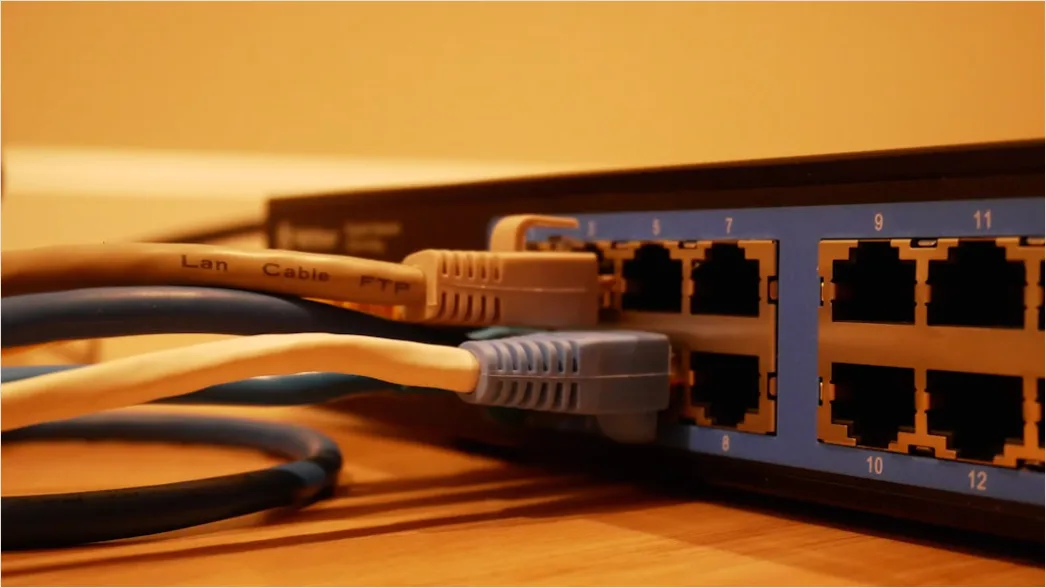 Detail Netzwerk Switch Kabel Patchpanel Nahaufnahme Foto Number 5