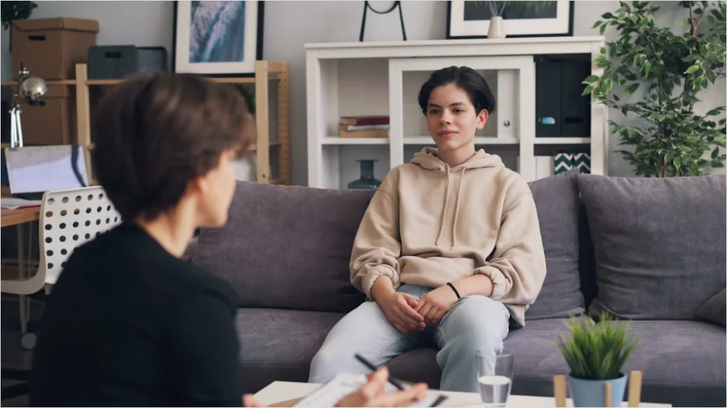 Detail Psychotherapie Gespräch Auf Couch Ruhige Atmosphäre Number 2