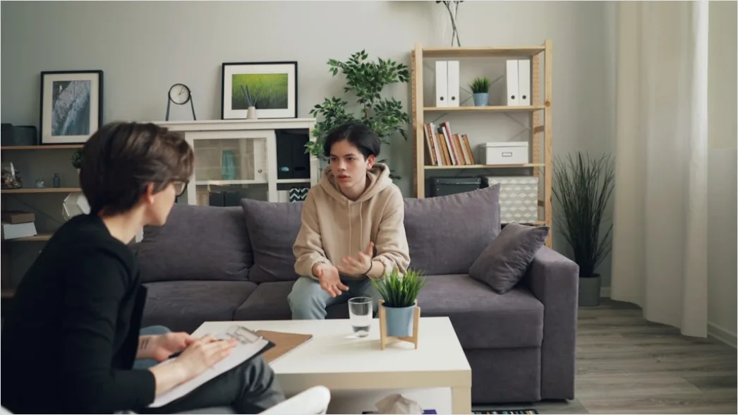 Detail Psychotherapie Gespräch Auf Couch Ruhige Atmosphäre Number 15