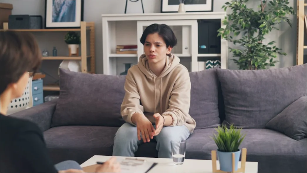 Detail Psychotherapie Gespräch Auf Couch Ruhige Atmosphäre Number 17