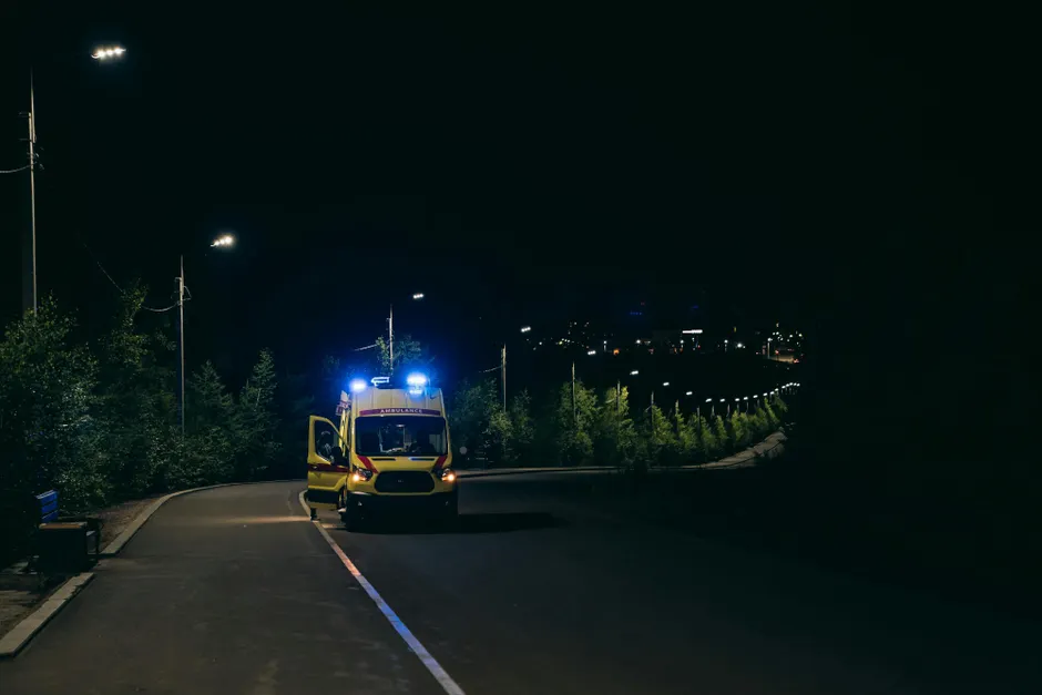 Detail Rettungswagen Einfahrt Notaufnahme Nachts Number 2