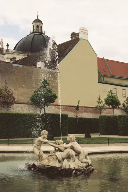 Schlossgarten Mit Spiegelteich Ruhige Szene 0d18