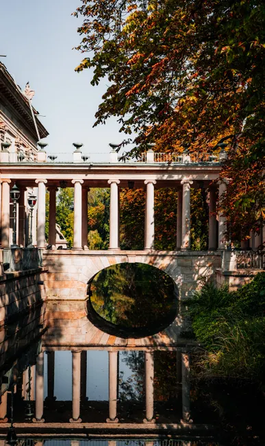 Detail Schlossgarten Mit Spiegelteich Ruhige Szene Number 9