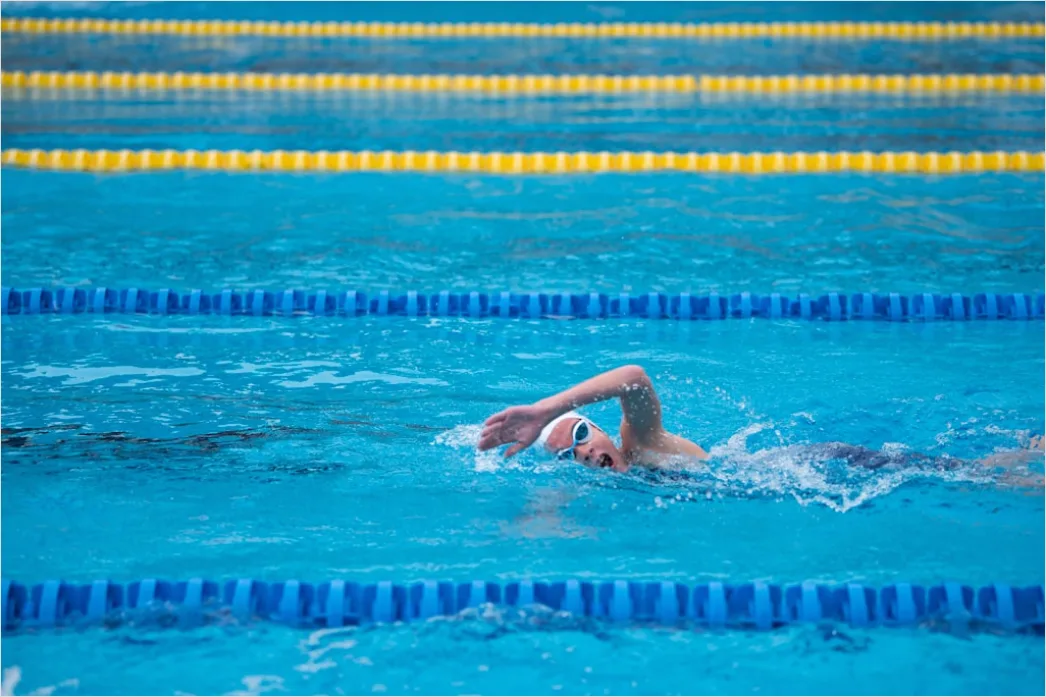 Detail Schwimmer Kraultechnik Im Pool Foto Number 12