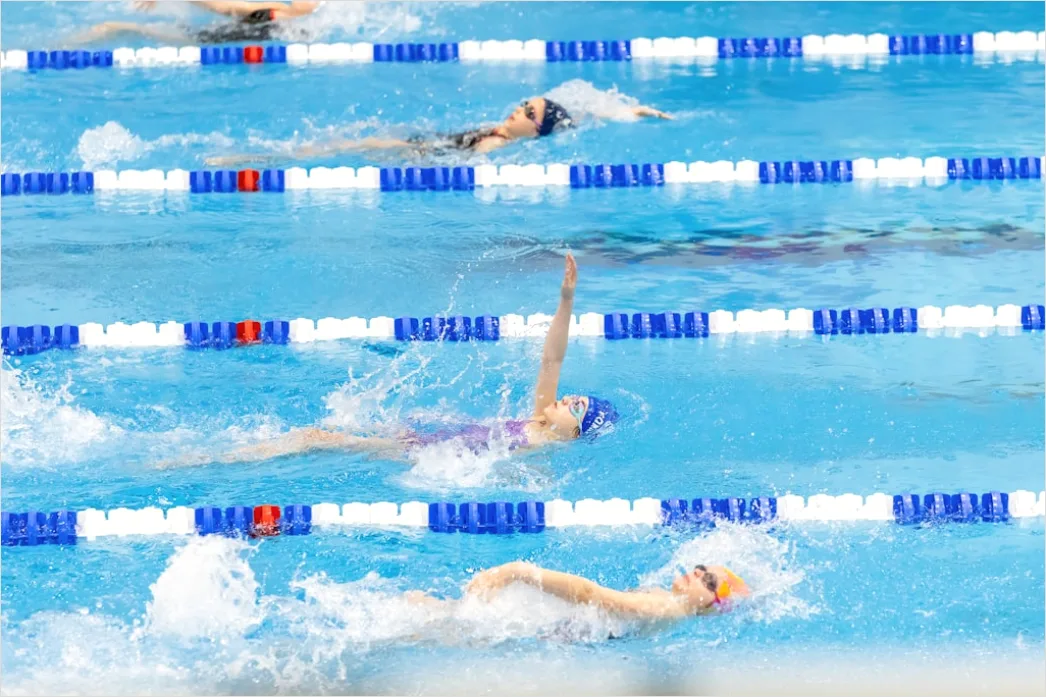 Detail Schwimmer Kraultechnik Im Pool Foto Number 20