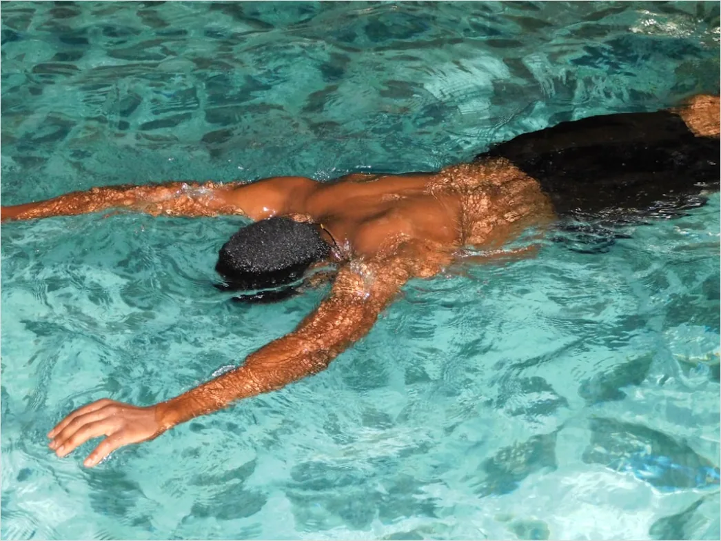 Detail Schwimmtraining Mit Kickboard Foto Number 19