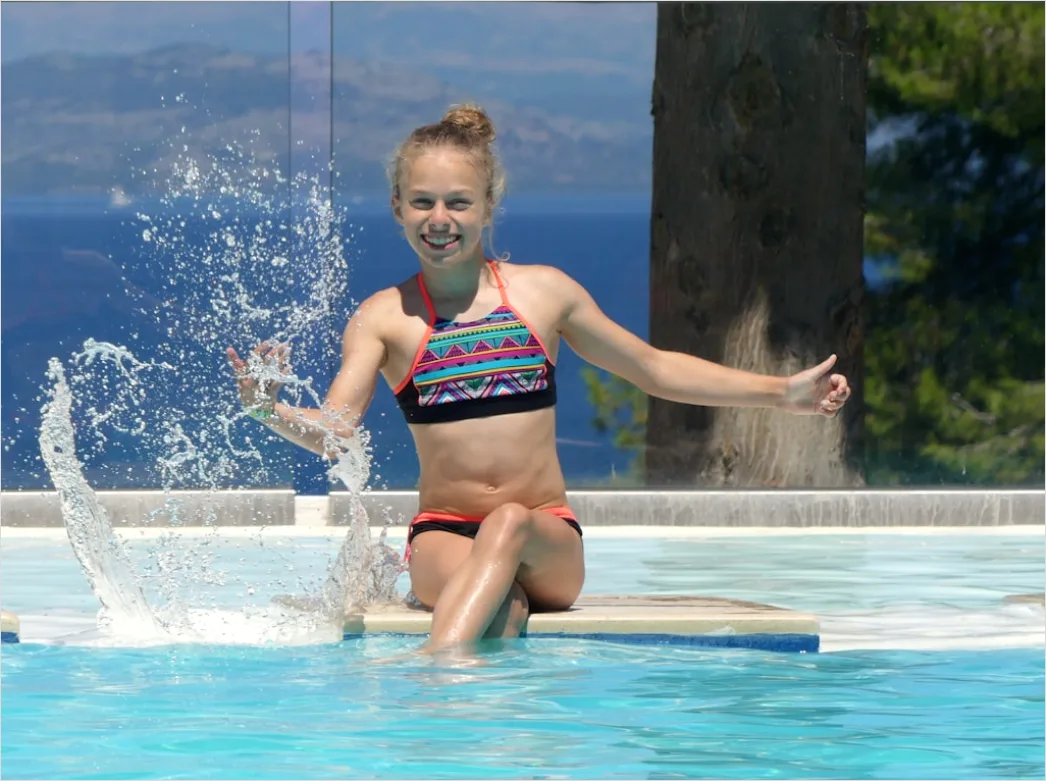 Detail Schwimmtraining Mit Kickboard Foto Number 20