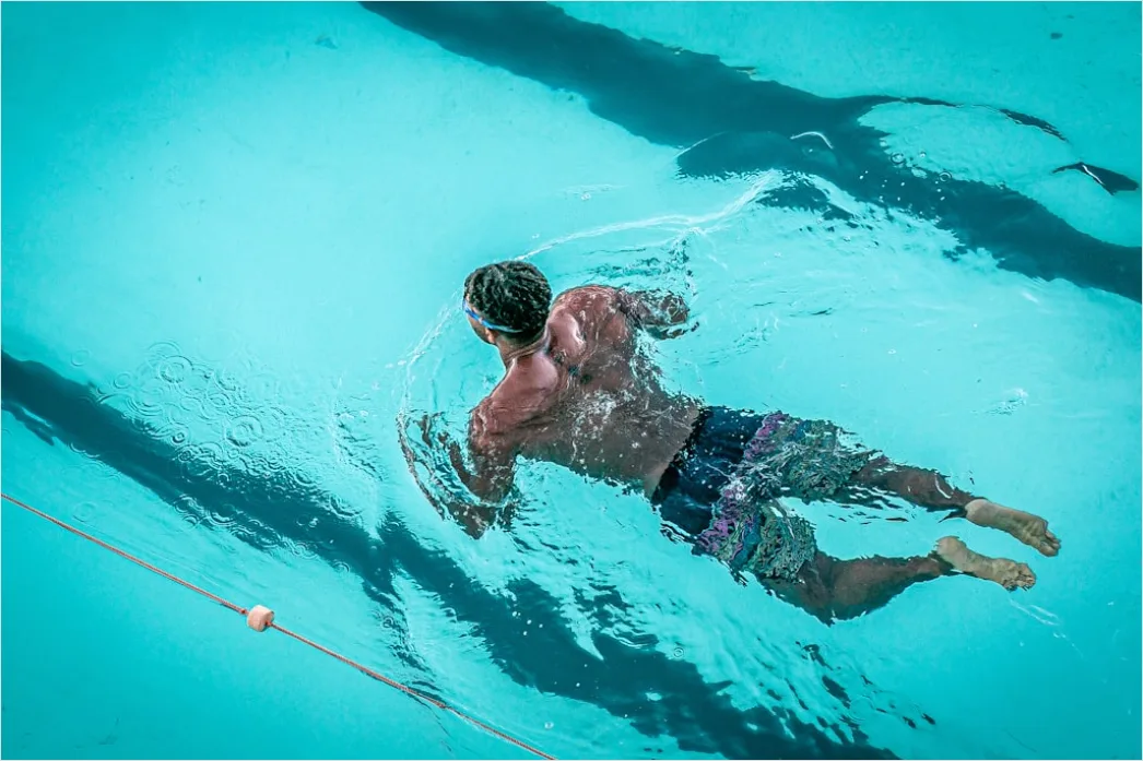 Detail Schwimmtraining Mit Kickboard Foto Number 7