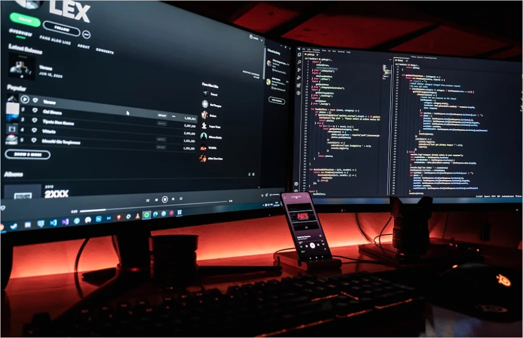 Software Entwickler Arbeitsplatz Dual Monitor Setup Foto 4f18
