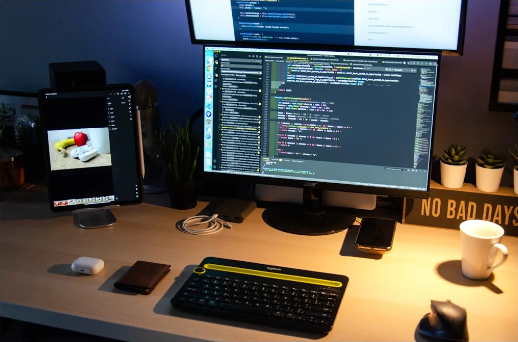 Detail Software Entwickler Arbeitsplatz Dual Monitor Setup Foto Number 16