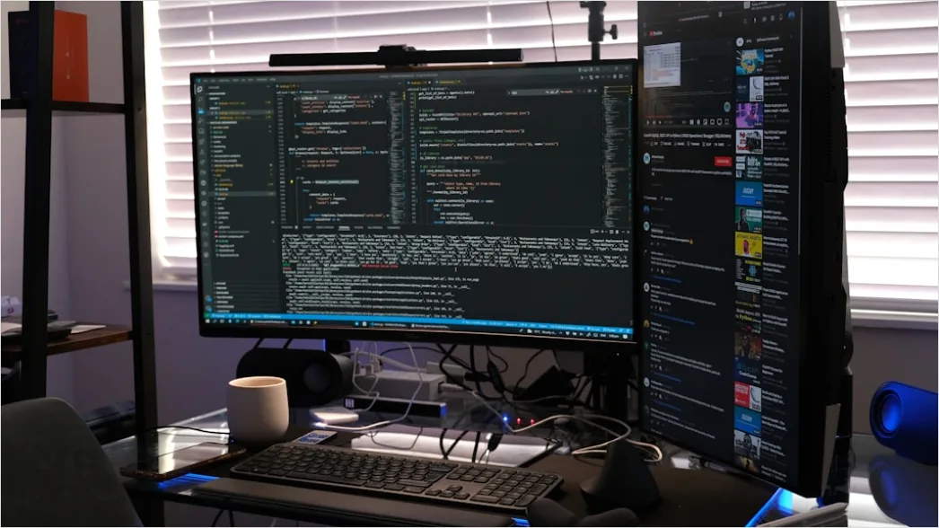 Detail Software Entwickler Arbeitsplatz Dual Monitor Setup Foto Number 18