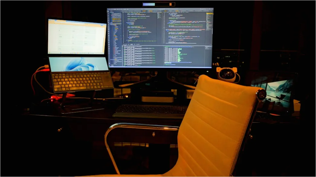 Detail Software Entwickler Arbeitsplatz Dual Monitor Setup Foto Number 9