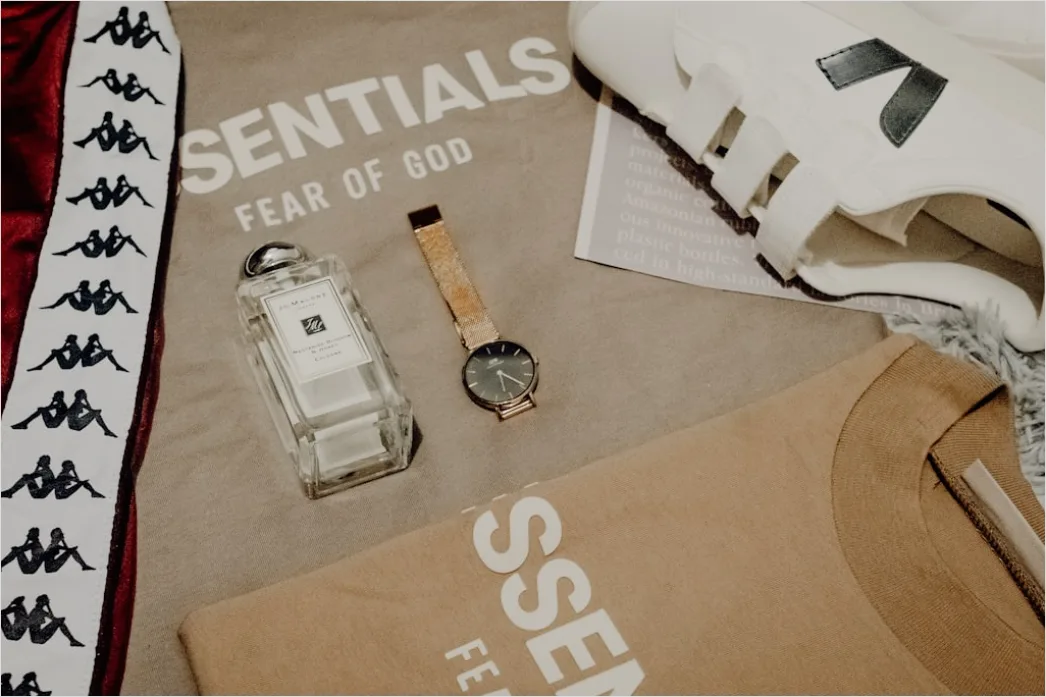 Detail Sporttasche Gepackt Essentials Flat Lay Foto Number 3
