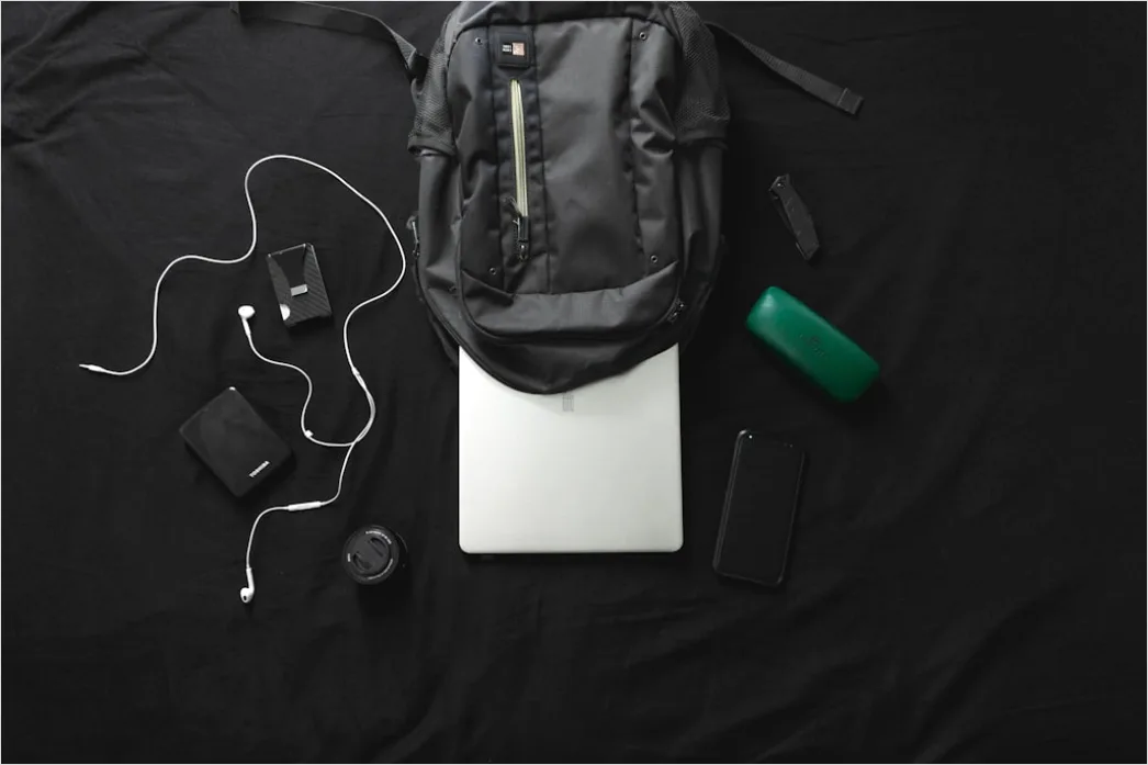 Detail Sporttasche Gepackt Essentials Flat Lay Foto Number 10