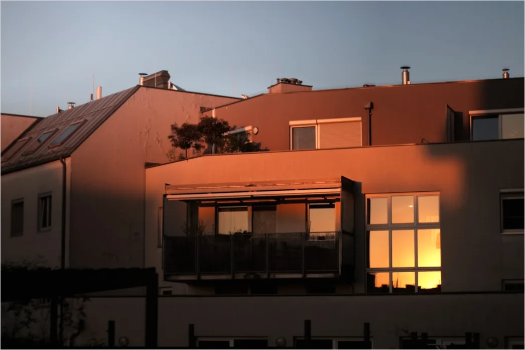 Stadtvilla Modern Grosse Fenster Abendlicht 6004