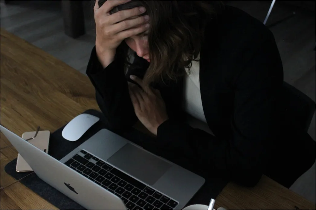 Stress Burnout Konzept Kopf In Haenden 4bd9