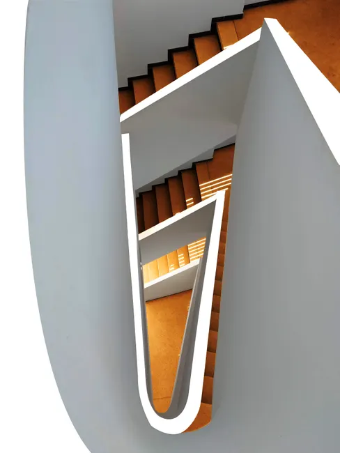 Treppenhaus Gelaender Fuehrende Linien Innenraum Db1a