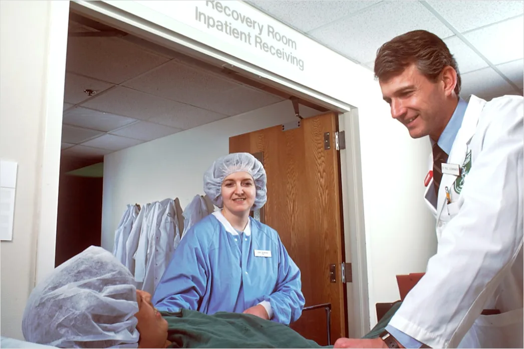 Visite Am Patientenbett Aerzte Und Pflege 8325