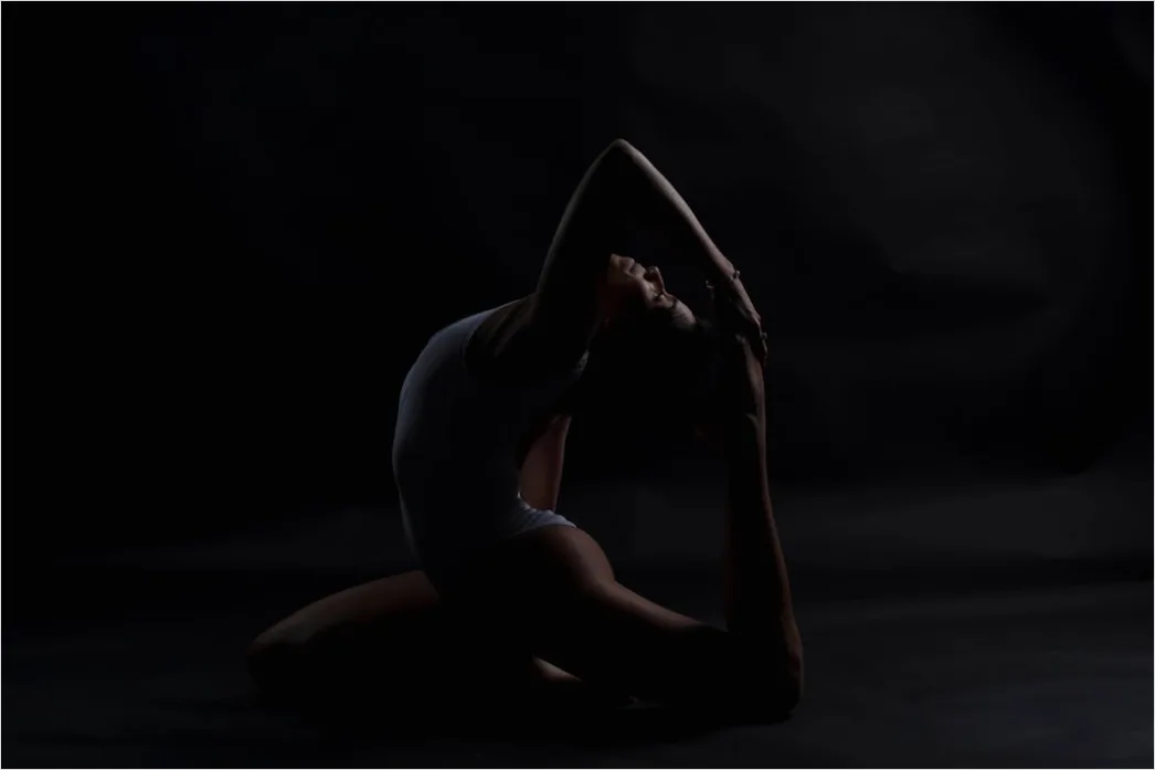 Detail Yoga Silhouette Vor Fenster Foto Number 18